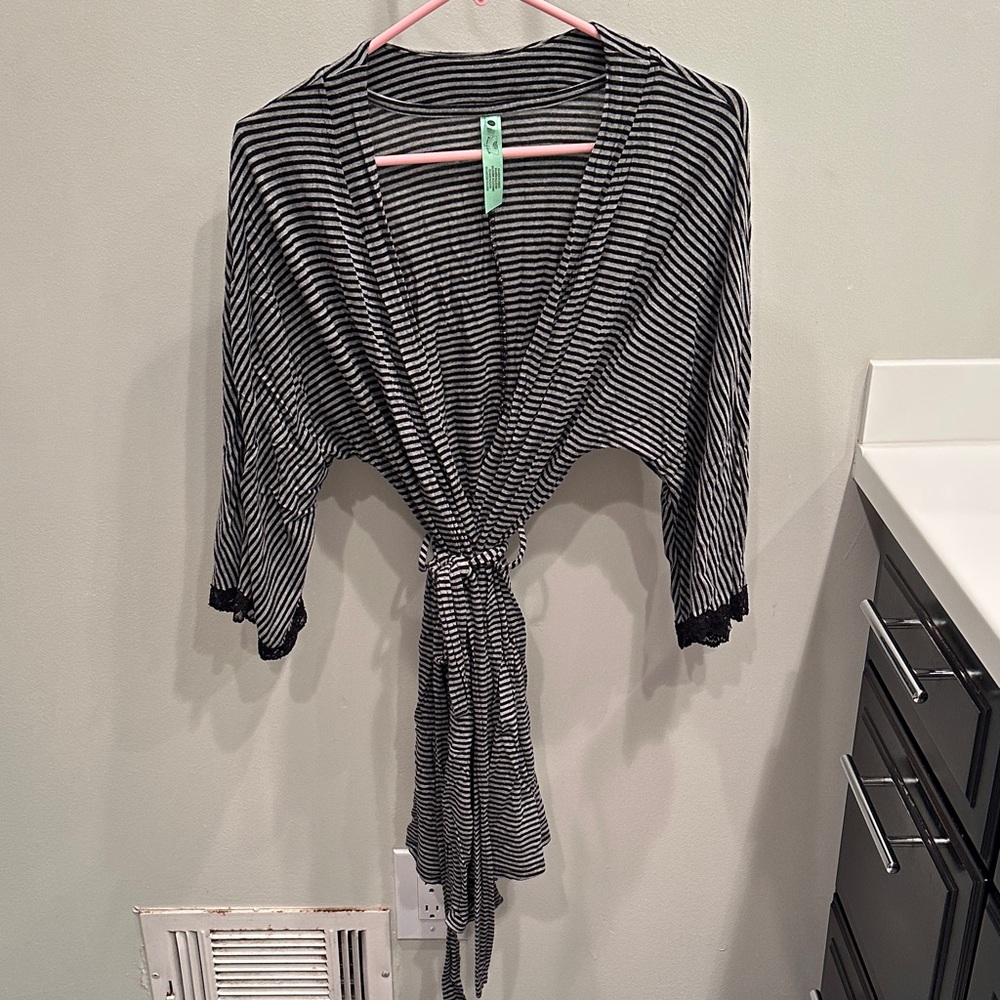 Honeydew Intimates Black and White Striped Robe